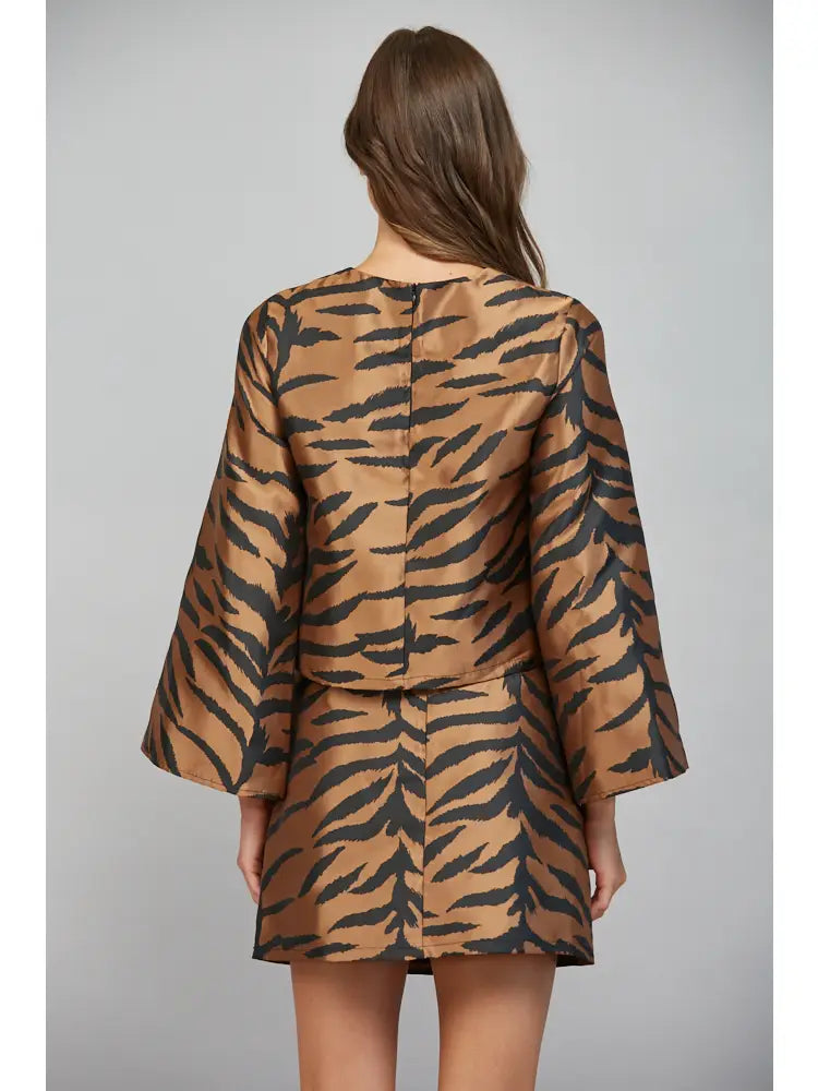 ANIMAL PATTERN FLARED SLEEVE CROPPED TOP