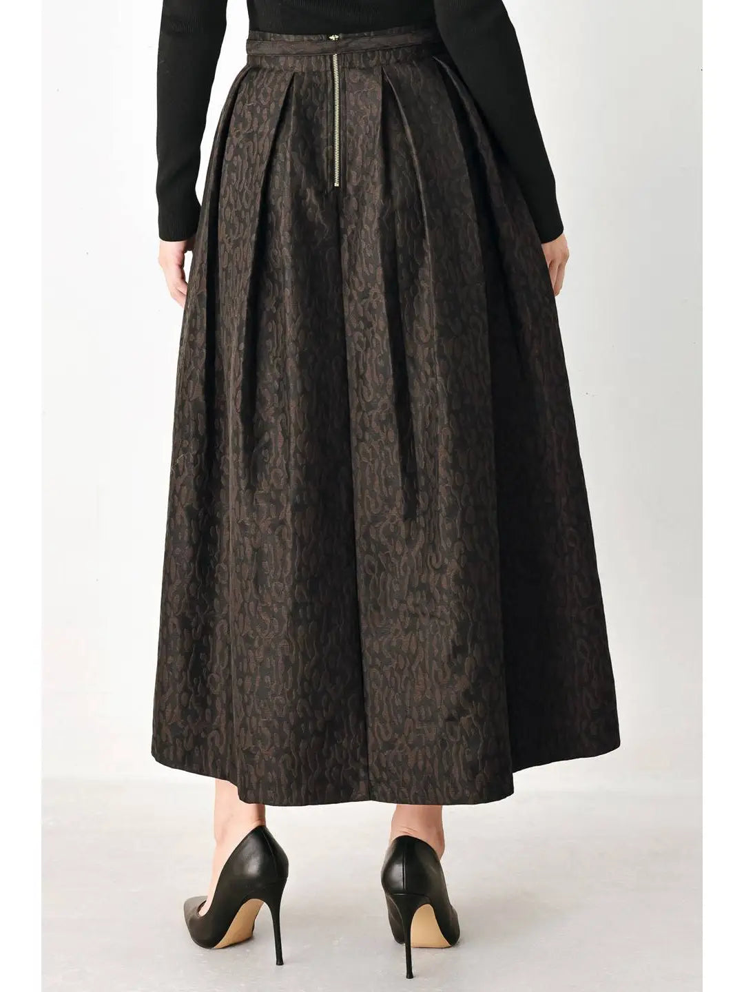 TEXTURED WOVEN FULL SKIRT