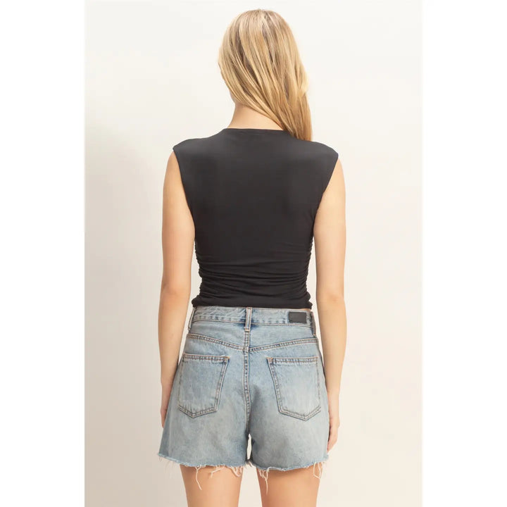 SLEEVELESS CREW NECK TOP