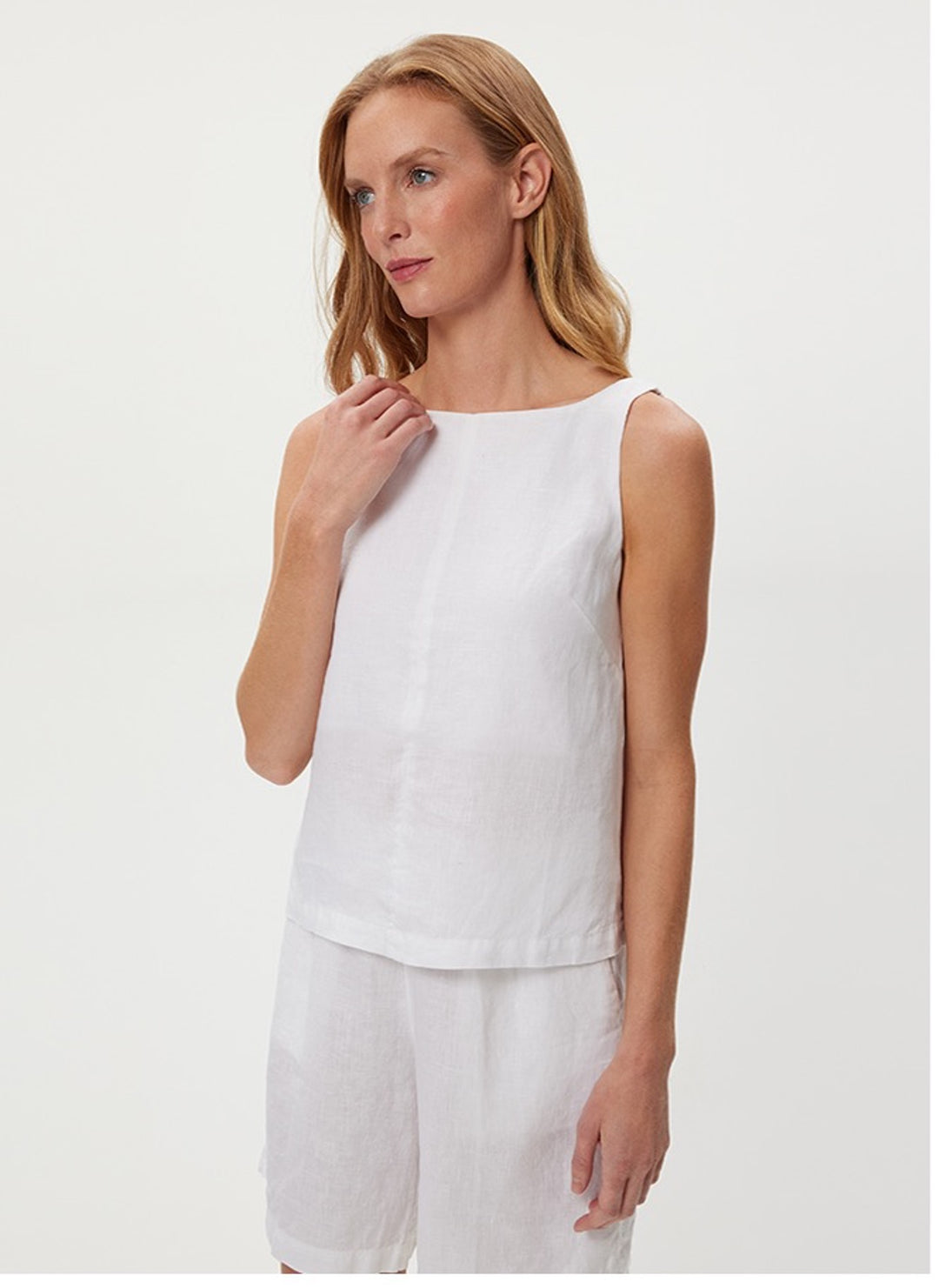 ZORA STRAIGHT NECK SLEEVELESS TOP
