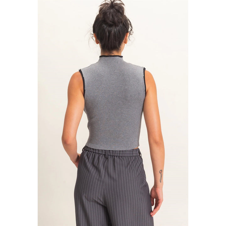 RIBBED MOCK NECK SLEEVELESS TOP