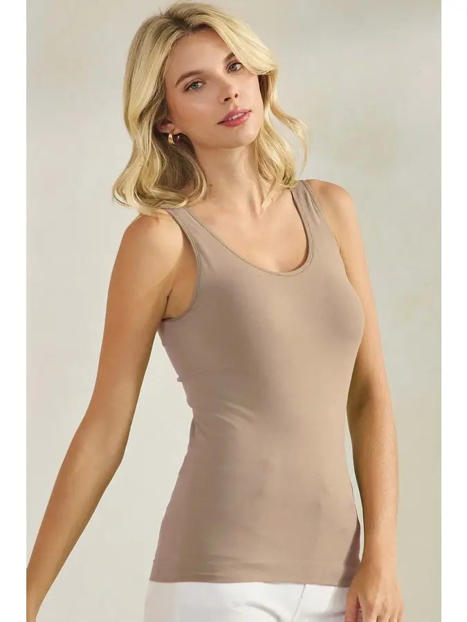 WOMENS REVERSIBLE SEAMLESS TANK WITH BUILT IN BRA