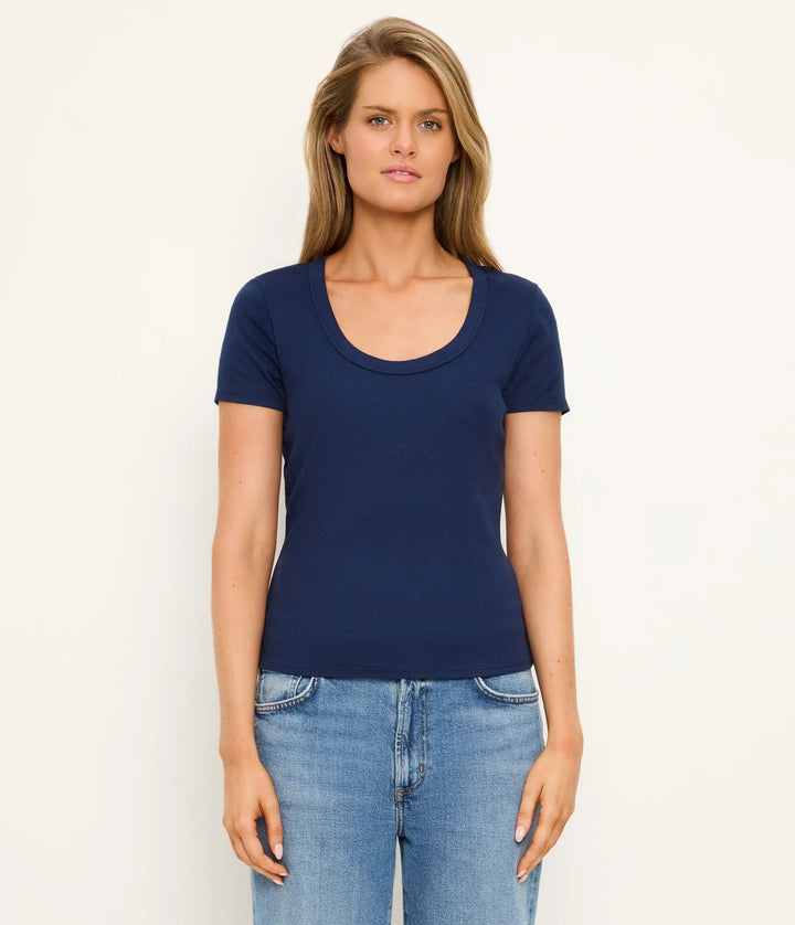 CALLA SCOOPNECK TEE