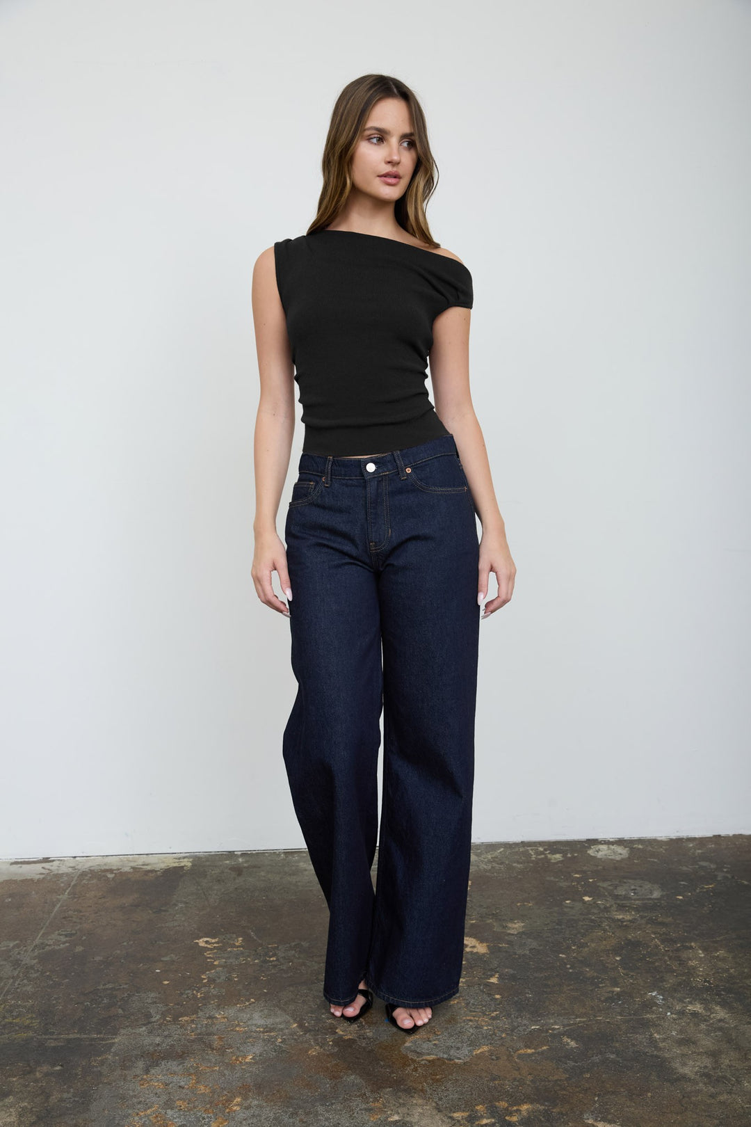 ASYMMETRIC BOAT NECK FITTED KNIT SWEATER TOP