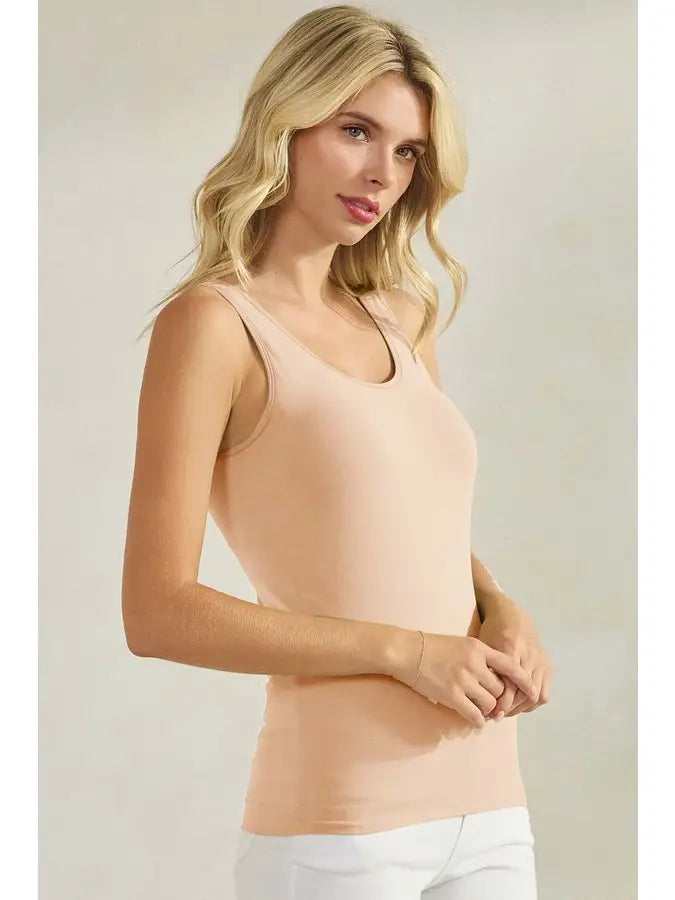 WOMENS REVERSIBLE SEAMLESS TANK WITH BUILT IN BRA