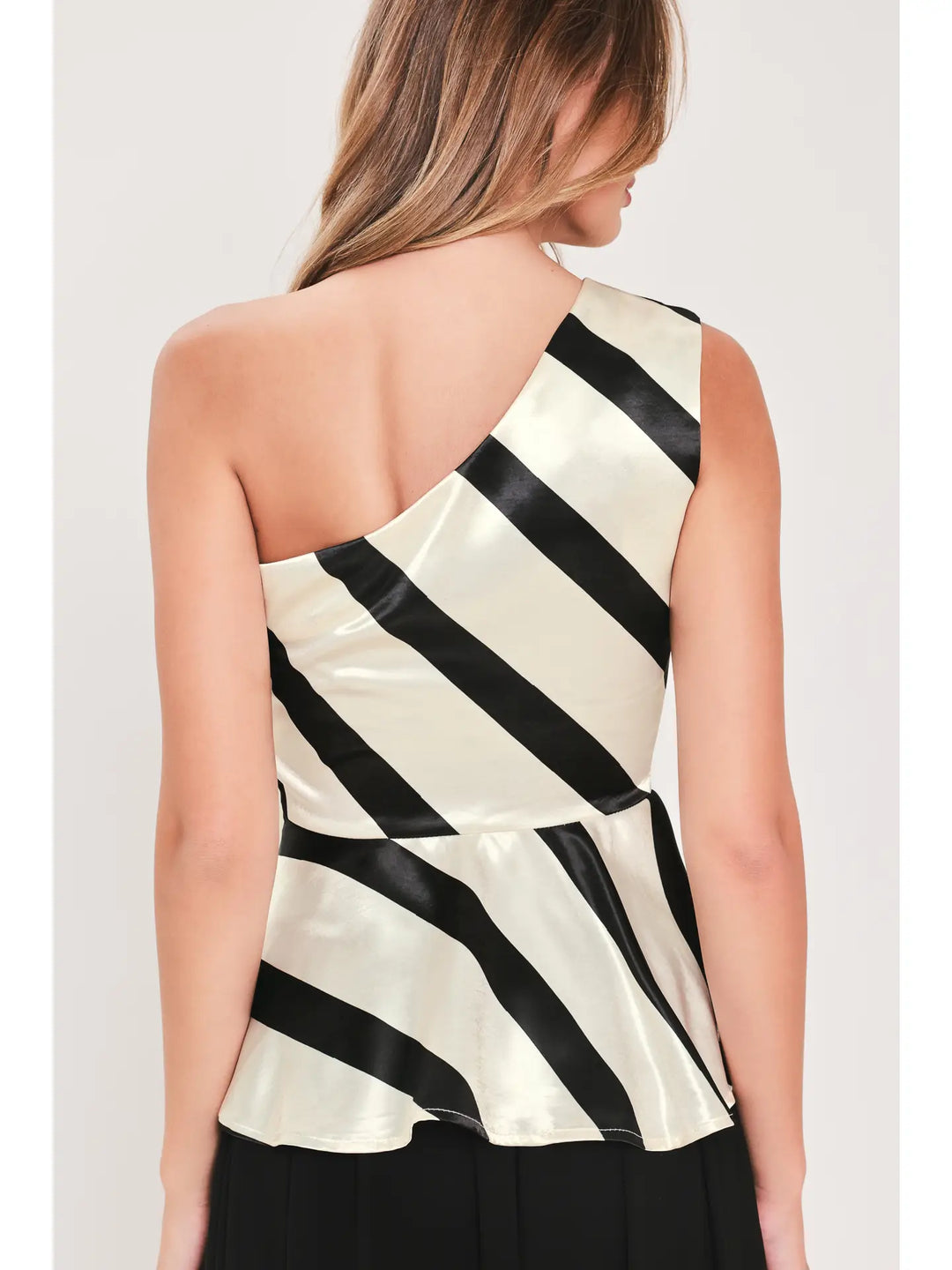 ONE SHOULDER SATIN TOP