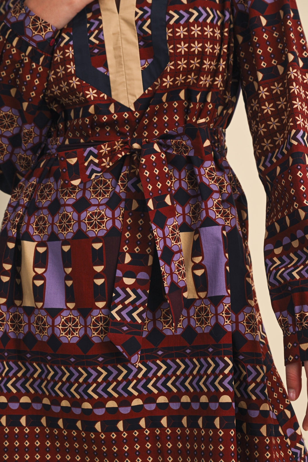 EXCLUSIVE GEOMETRIC PRINT BELTED MINI DRESS