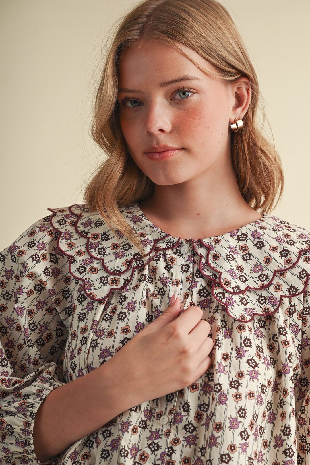 SCALLOPED DOLL COLLAR BUTTON UP FLORAL TOP