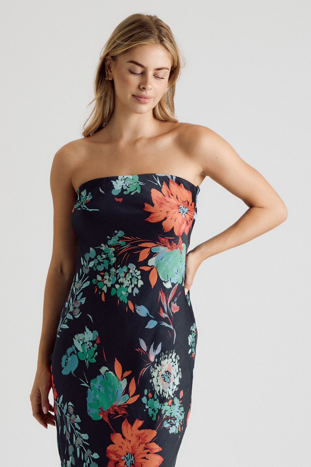 BIG FLORAL SATIN TUBE MAXI DRESS