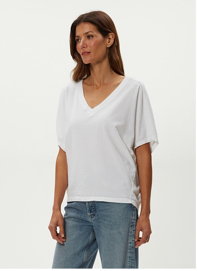 FREYA EASY V-NECK TOP