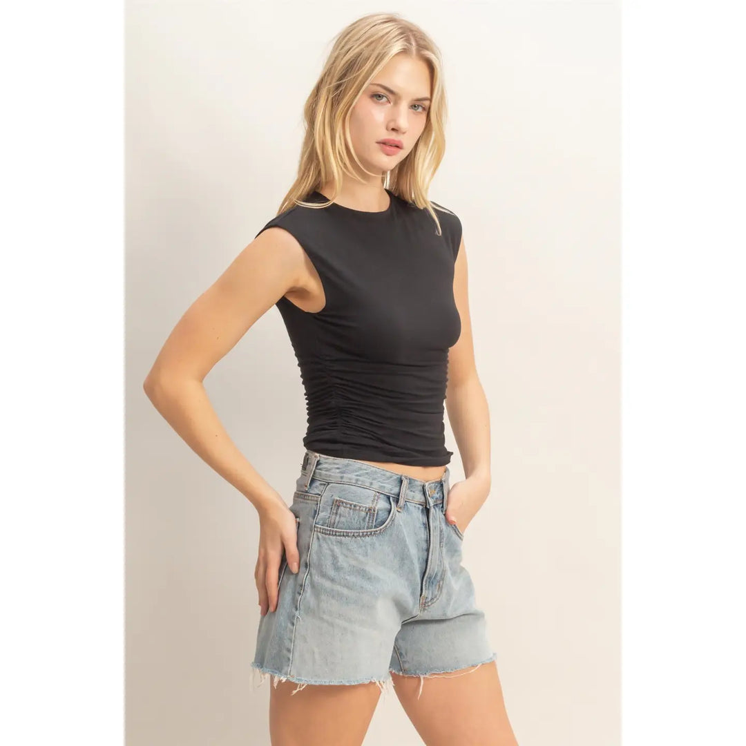 SLEEVELESS CREW NECK TOP