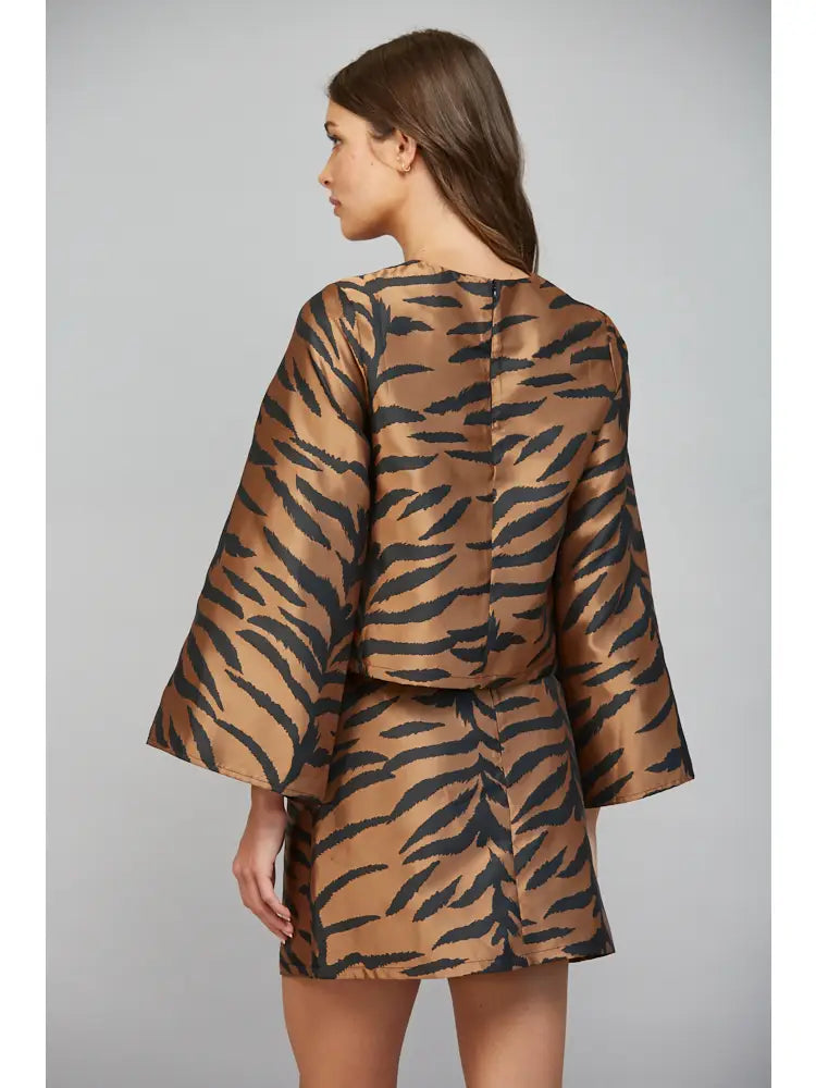 ANIMAL PATTERN FLARED SLEEVE CROPPED TOP