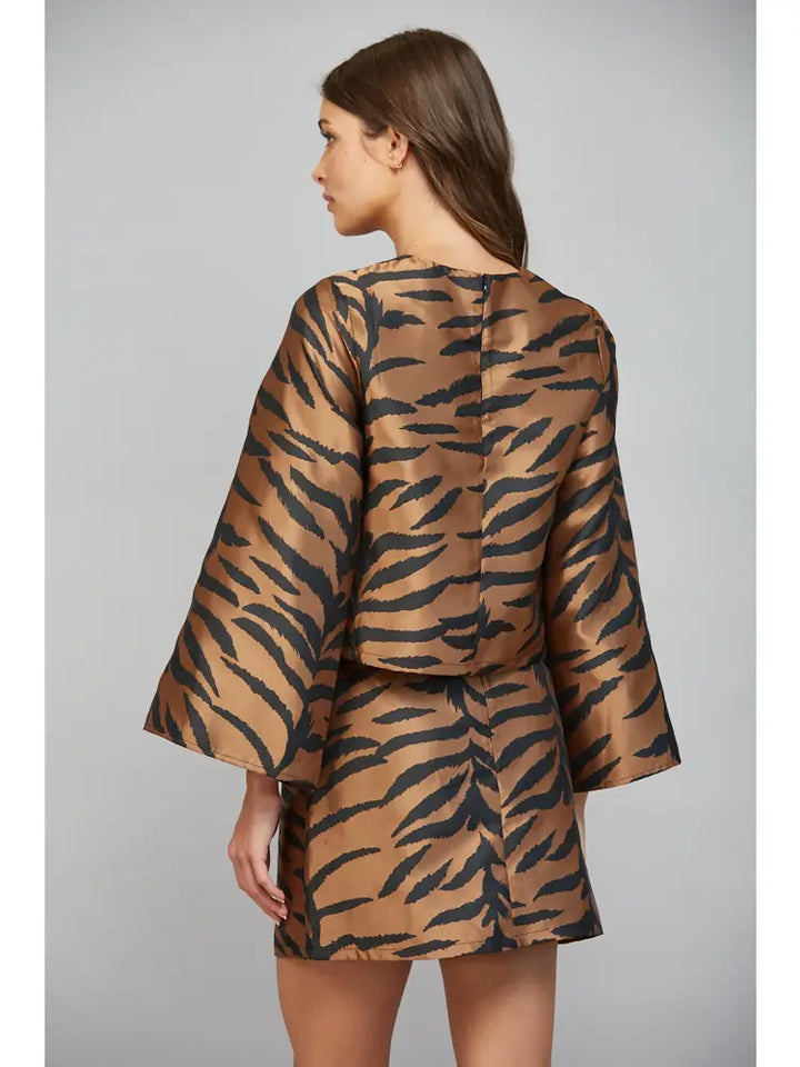 ANIMAL PATTERN FLARED SLEEVE CROPPED TOP