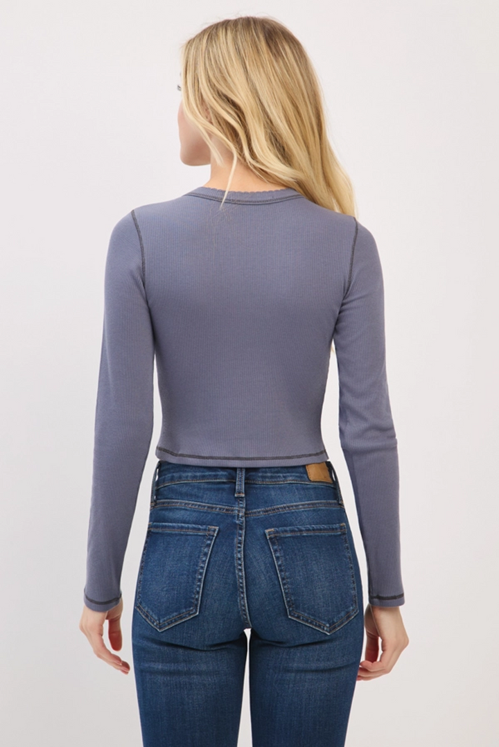 CREW NECK WITH SCALLOPED EDGE