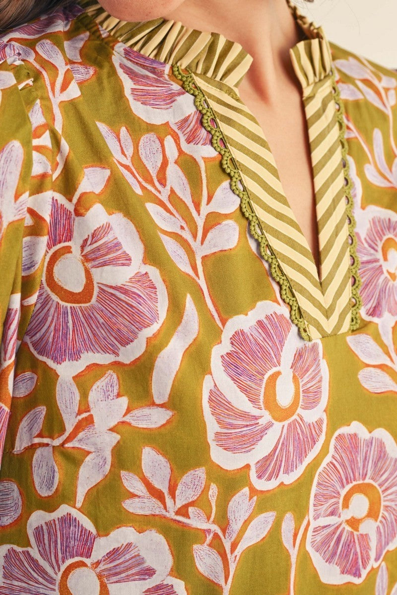 RUFFLED NECKLINE FLORAL TOP