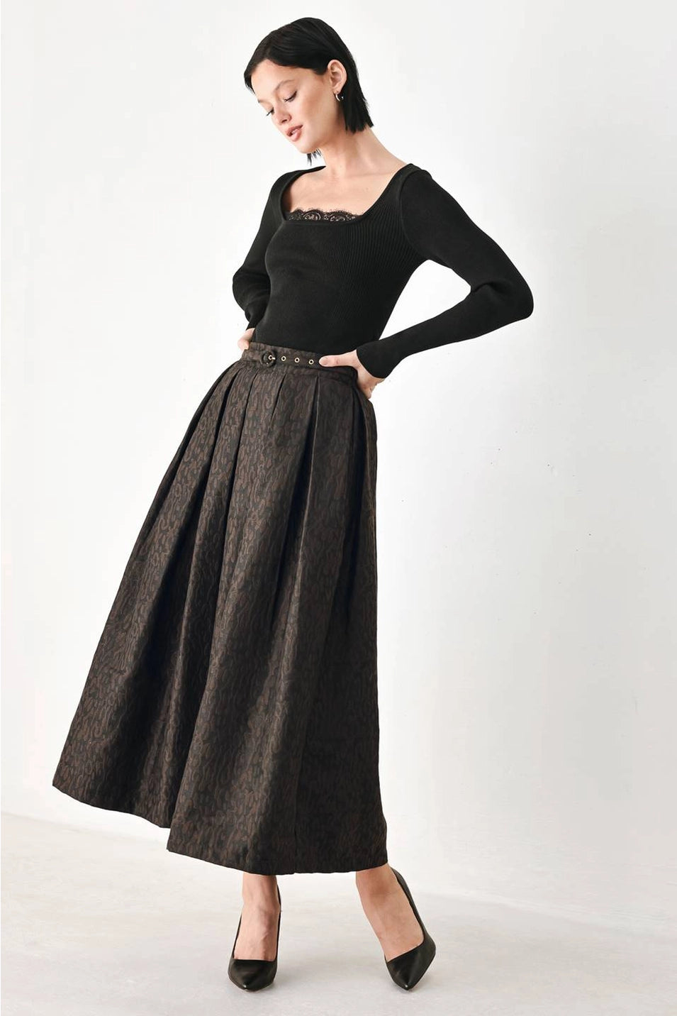 TEXTURED WOVEN FULL SKIRT
