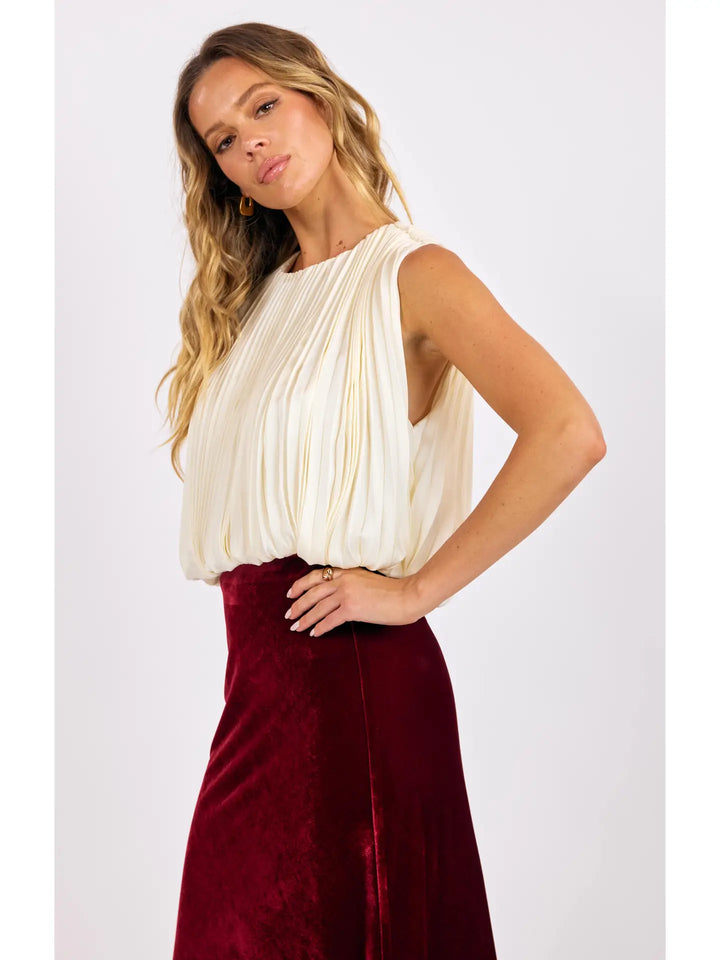 AMOUR PLEATED BUBBLE HEM TOP