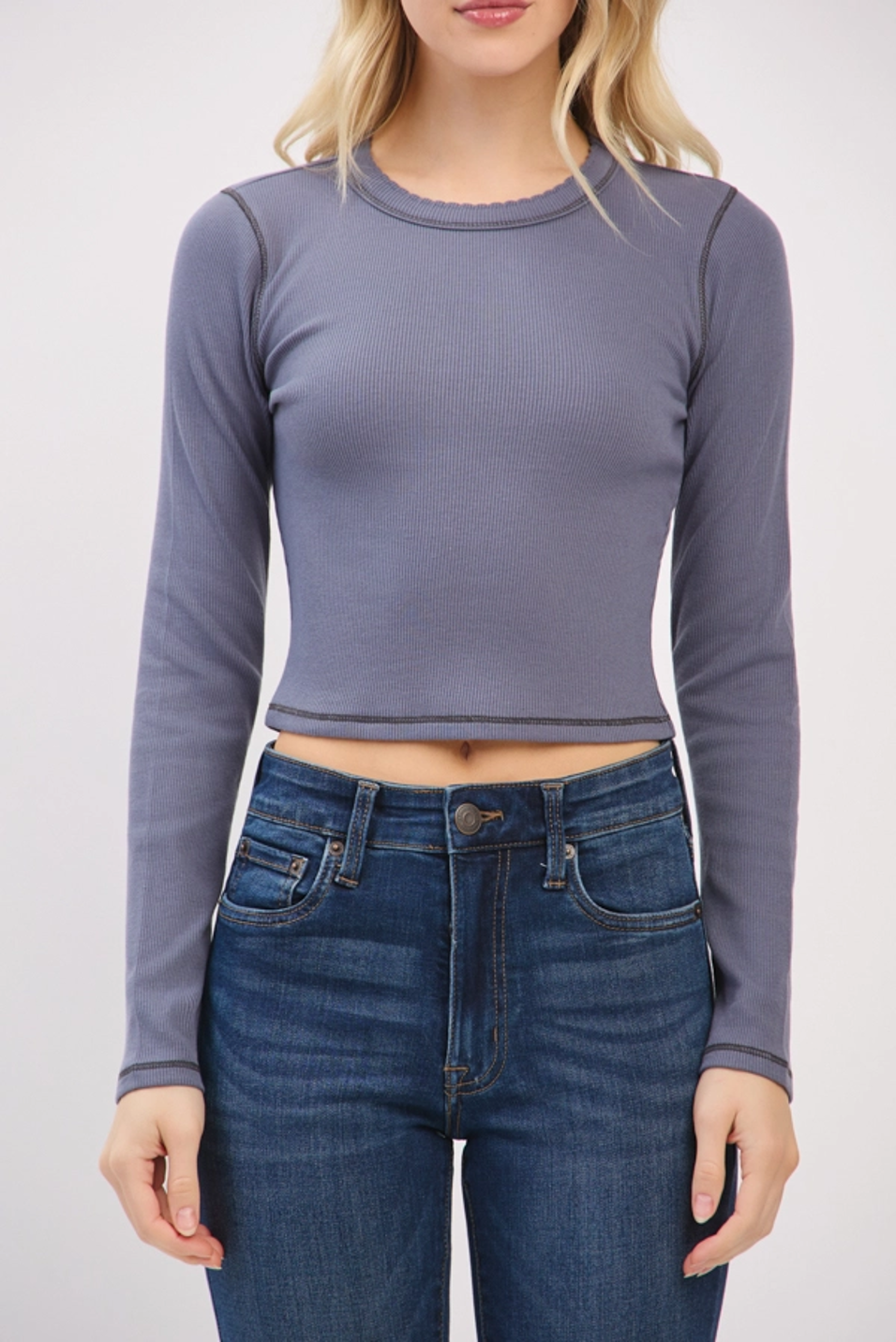 CREW NECK WITH SCALLOPED EDGE