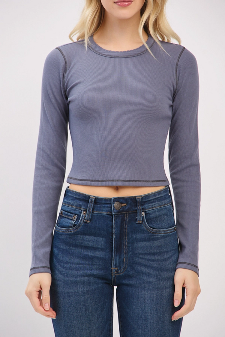 CREW NECK WITH SCALLOPED EDGE