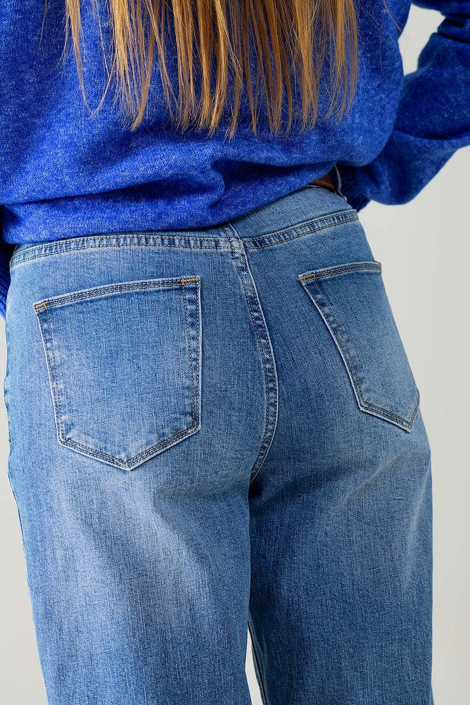 STRAIGHT FIT CUFFED JEANS WITH MID WASH