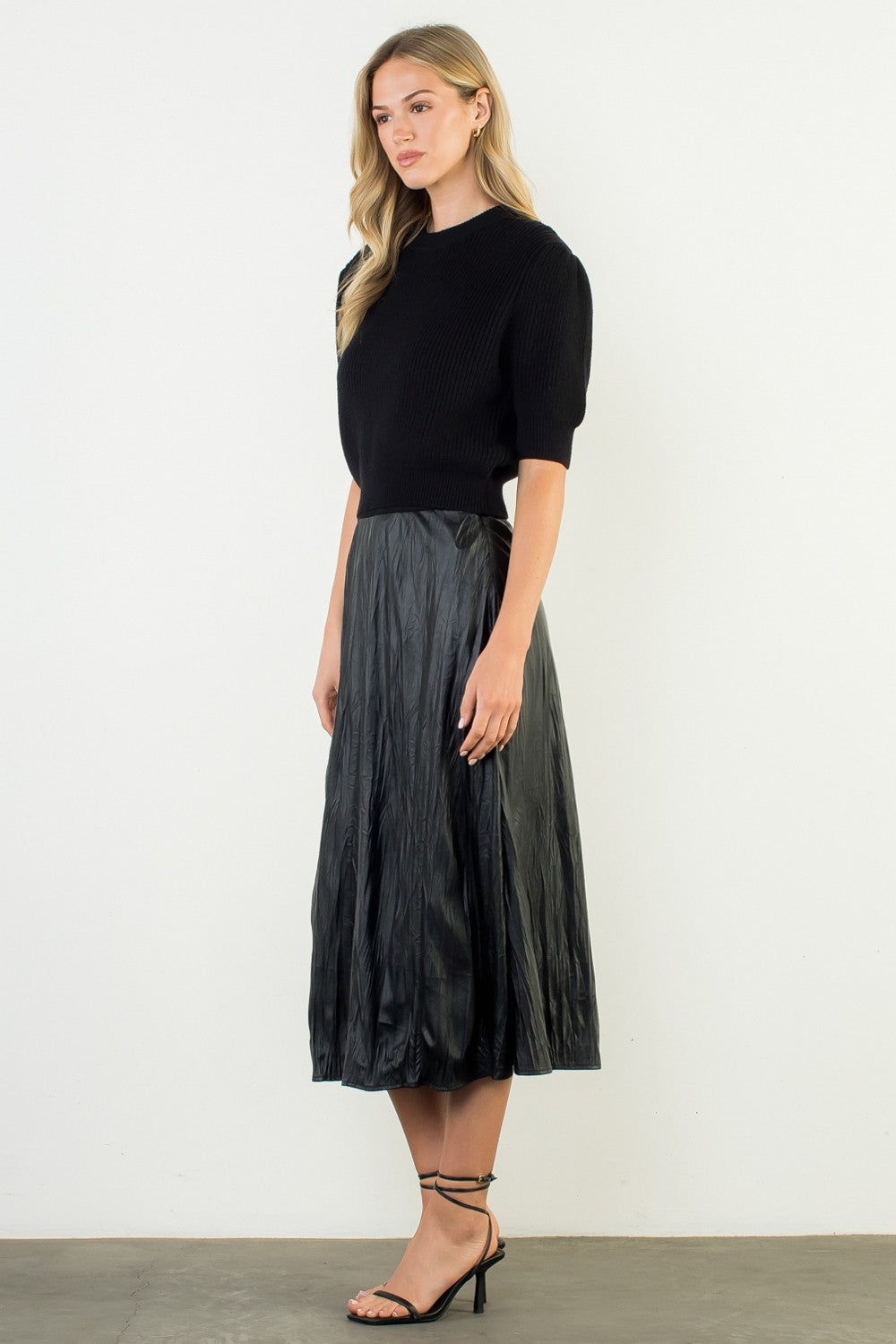 SHORT SLEEVE KNIT TOP