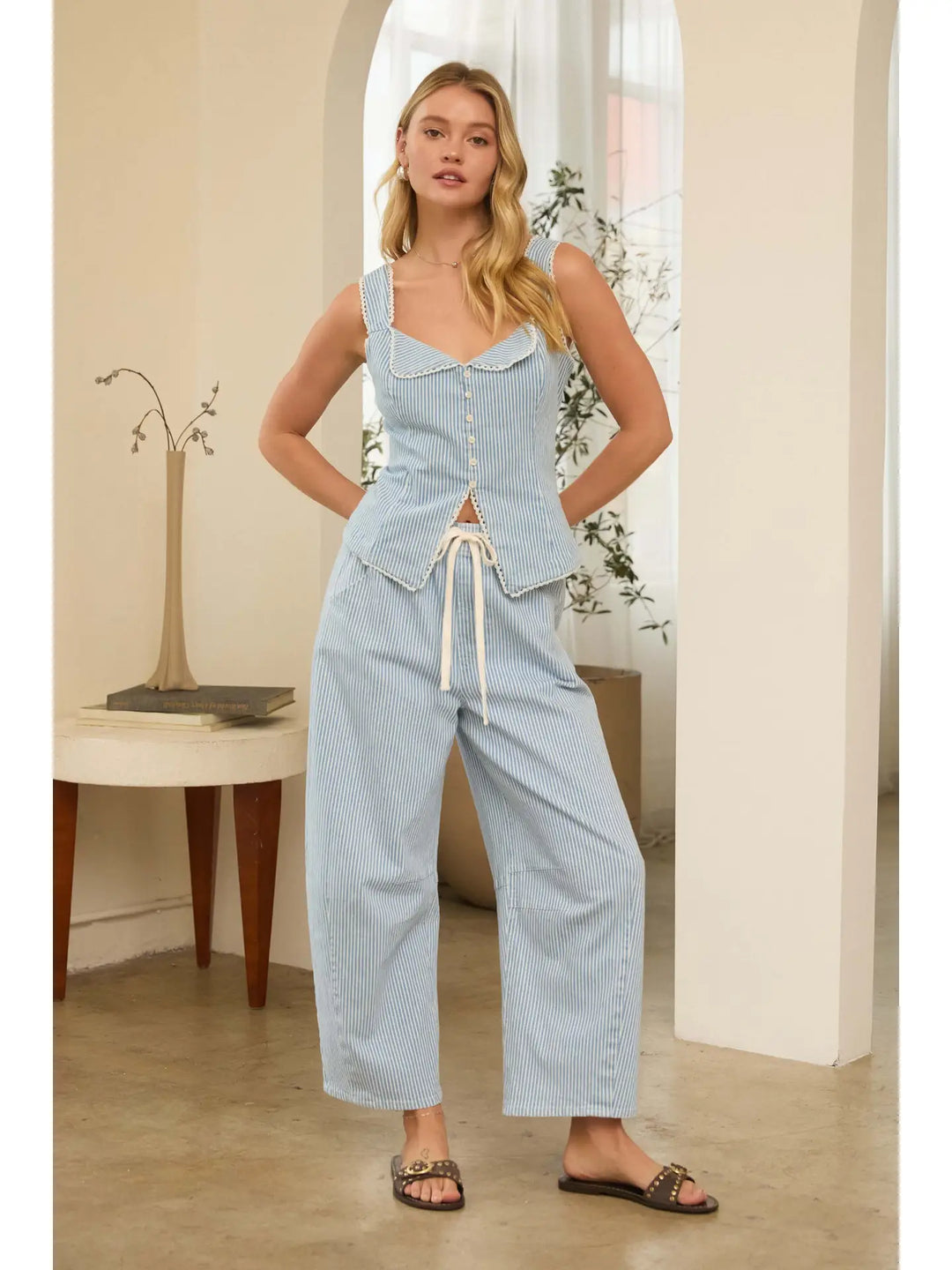 STRIPED LACE-TRIM BUTTON FRONT TOP