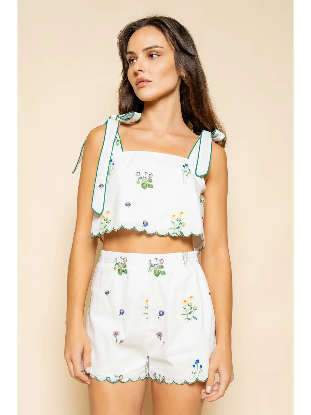 CONTRAST SCALLOP HEM CROP TANK TOP