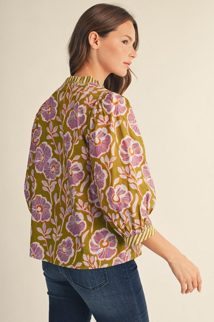 RUFFLED NECKLINE FLORAL TOP