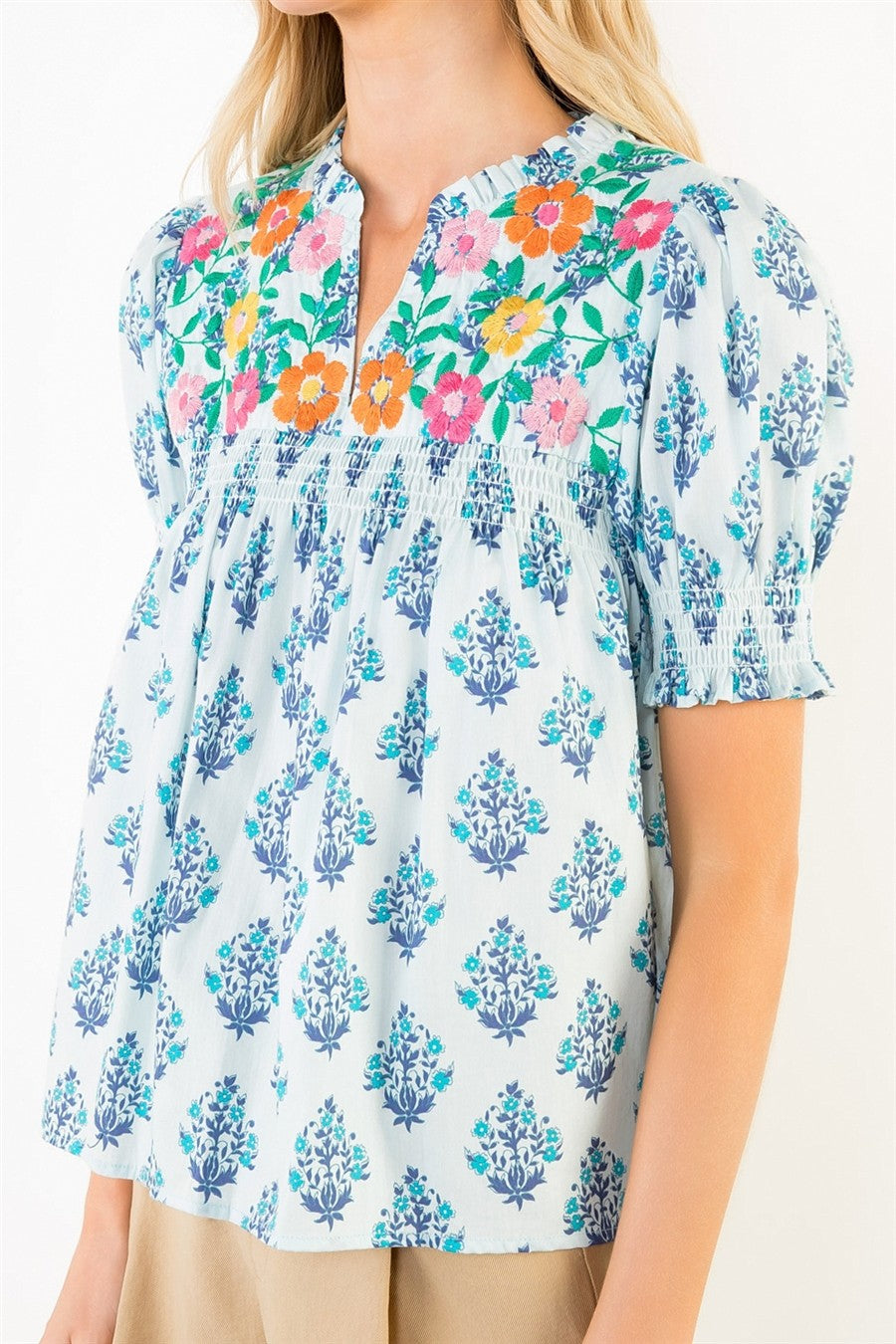 PATTERN TOP WITH FLORAL EMBROIDERY