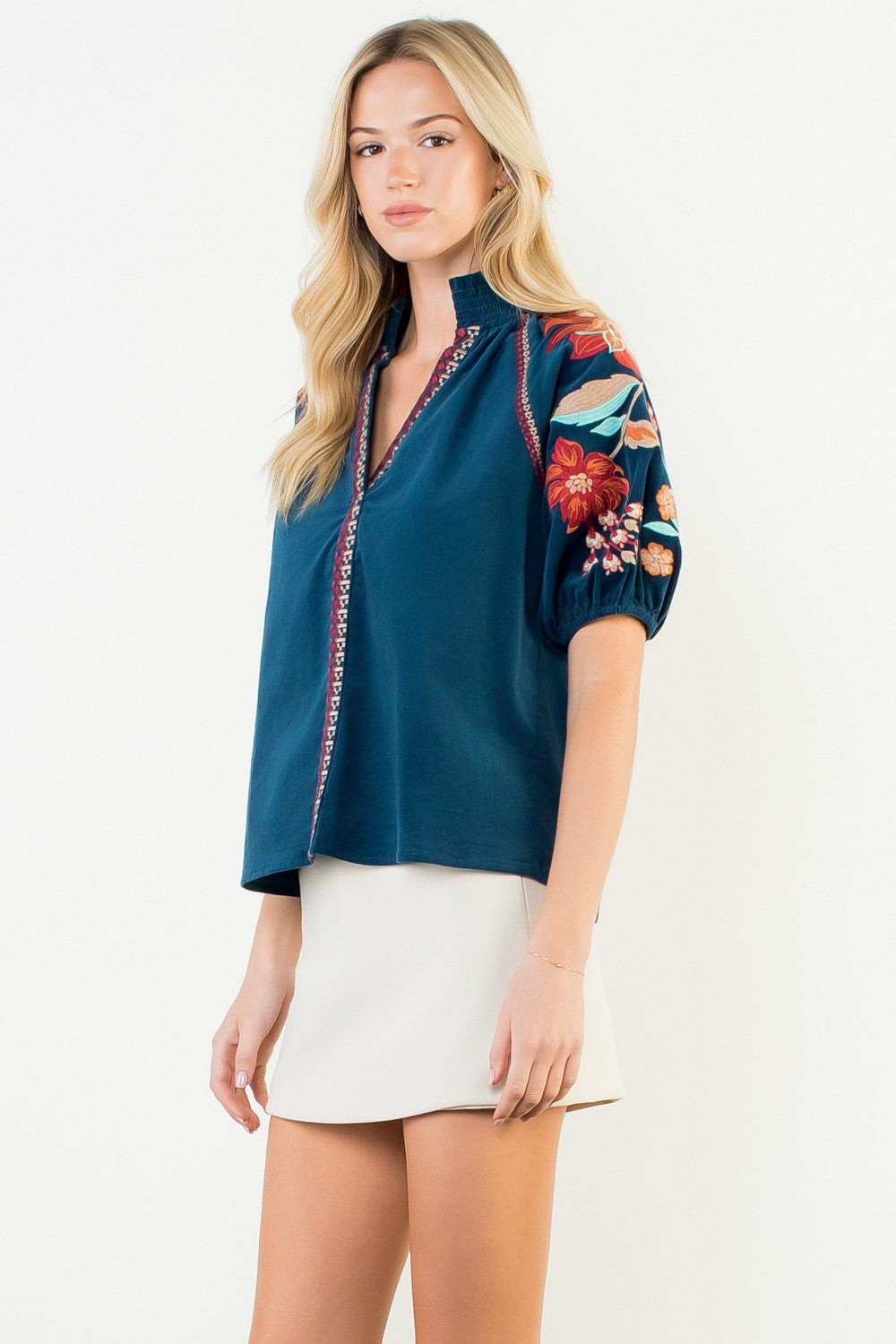 FLORAL EMBROIDERED PUFF SLEEVES V-NECK TOP