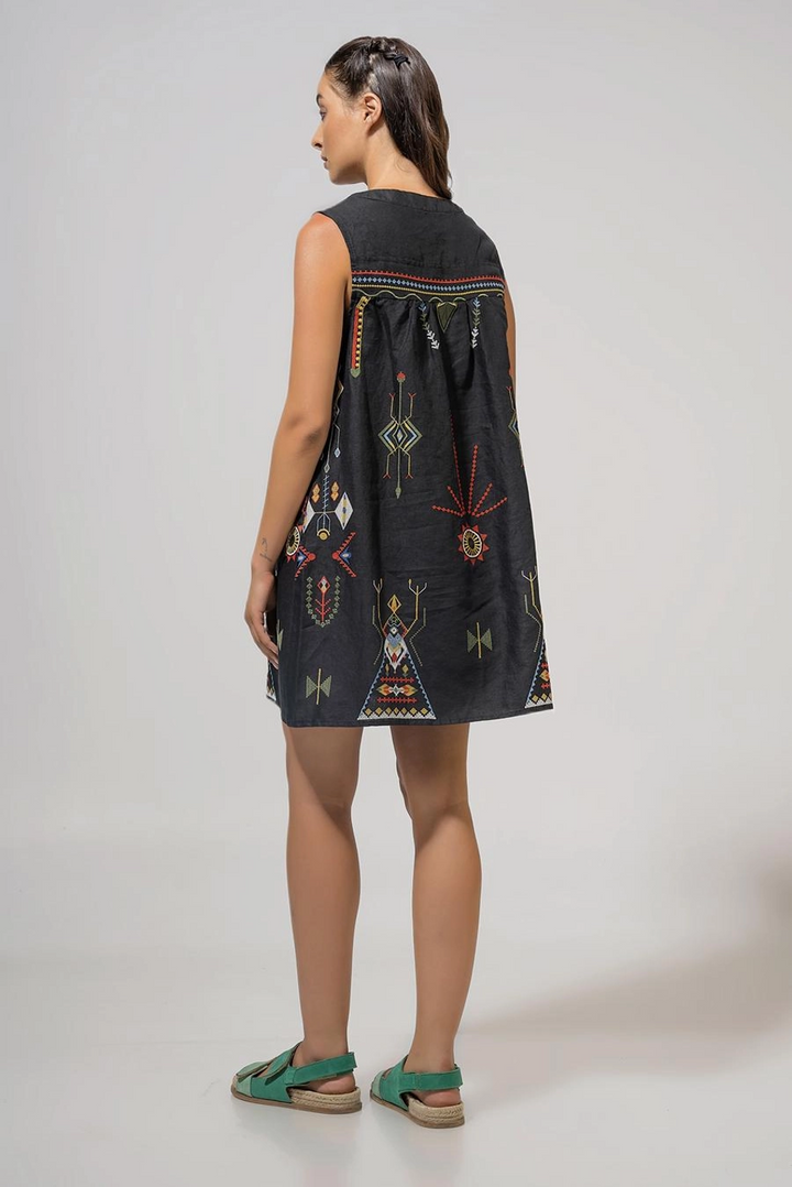 SHORT DRESS WITH EMBROIDERY