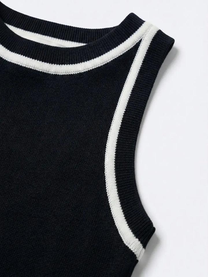 SLEEVELESS KNITTED TOP