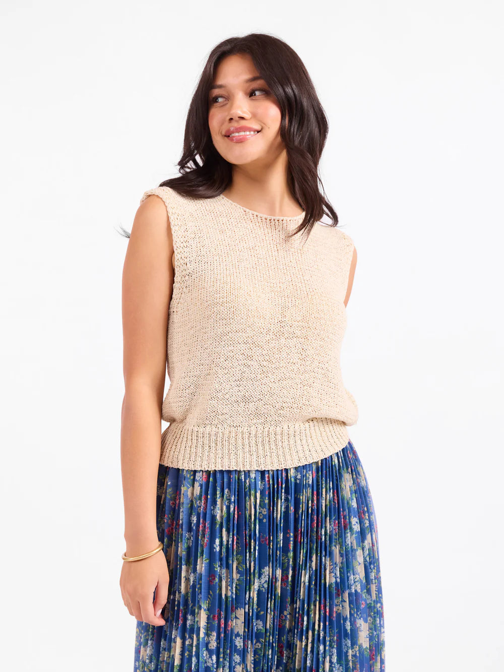 WARM GESTURE SWEATER VEST