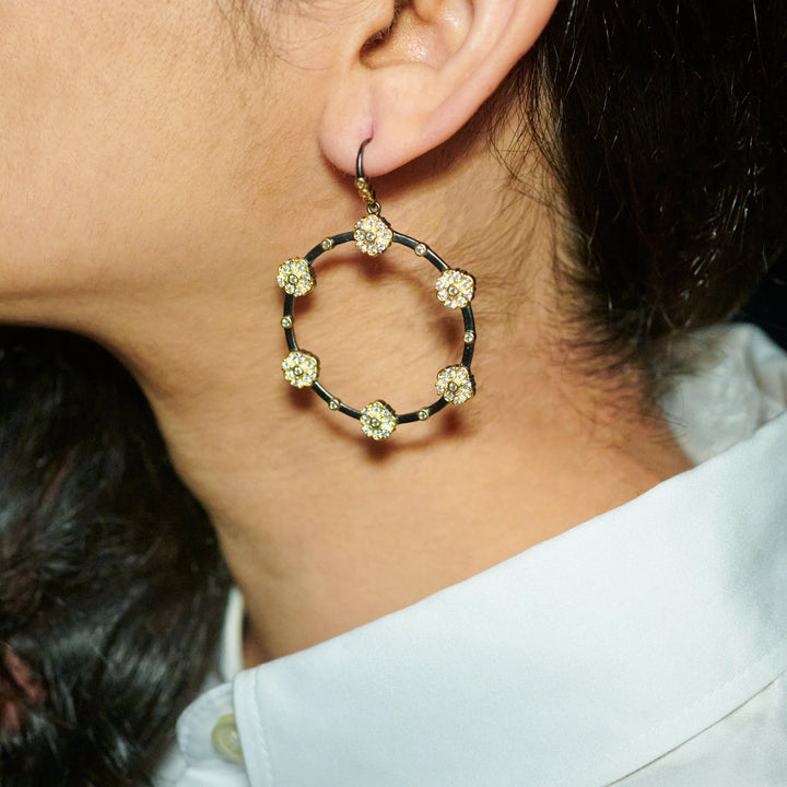 FLOWER POINT OPEN CIRCLE EARRINGS