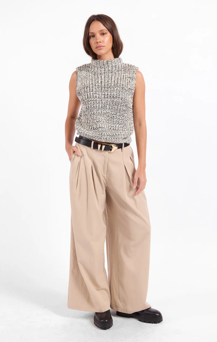 WILLIAMS SLEEVELESS SWEATER