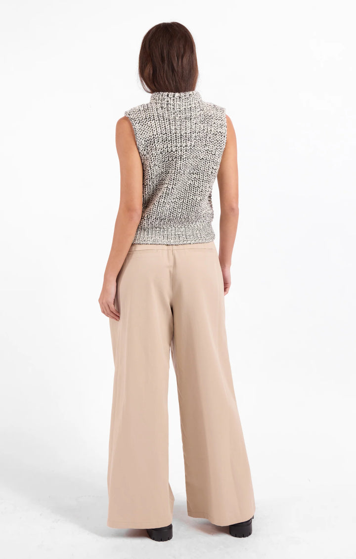 WILLIAMS SLEEVELESS SWEATER