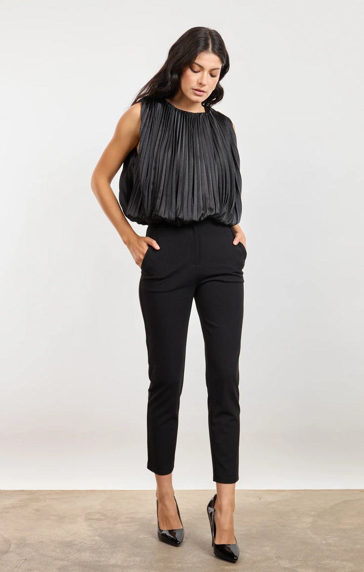 AMOUR PLEATED BUBBLE HEM TOP