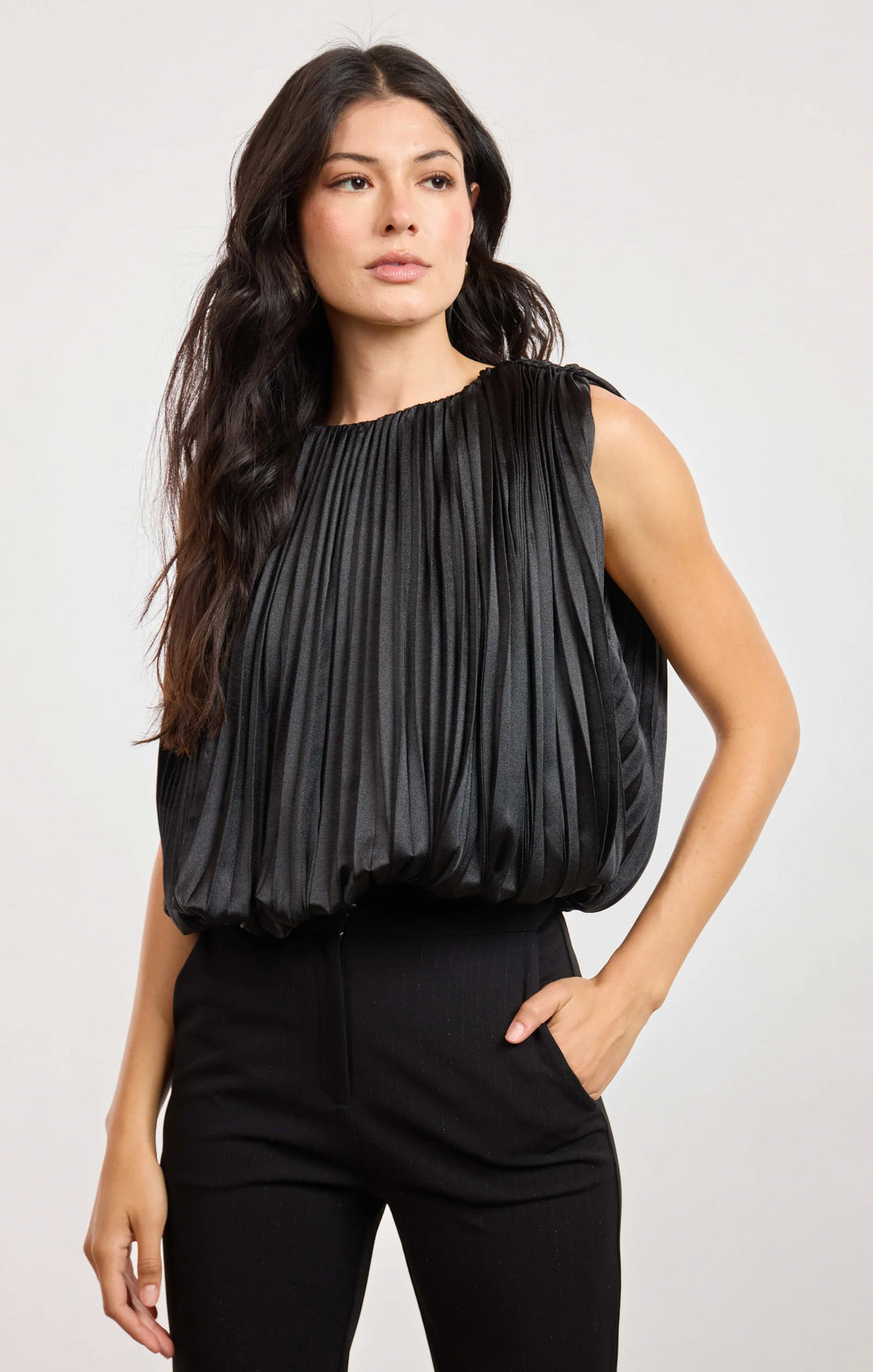 AMOUR PLEATED BUBBLE HEM TOP