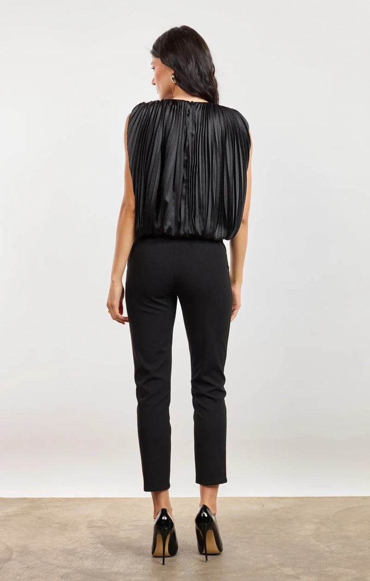 AMOUR PLEATED BUBBLE HEM TOP