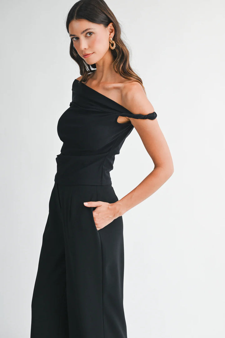 OFF SHOULDER TOP WITH TWISTED DETAIL