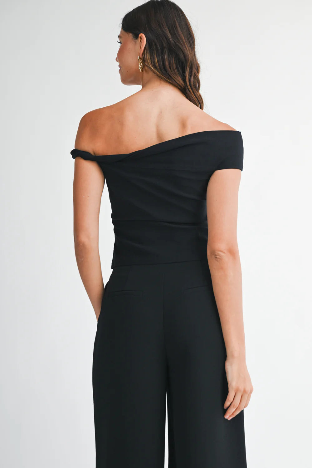 OFF SHOULDER TOP WITH TWISTED DETAIL
