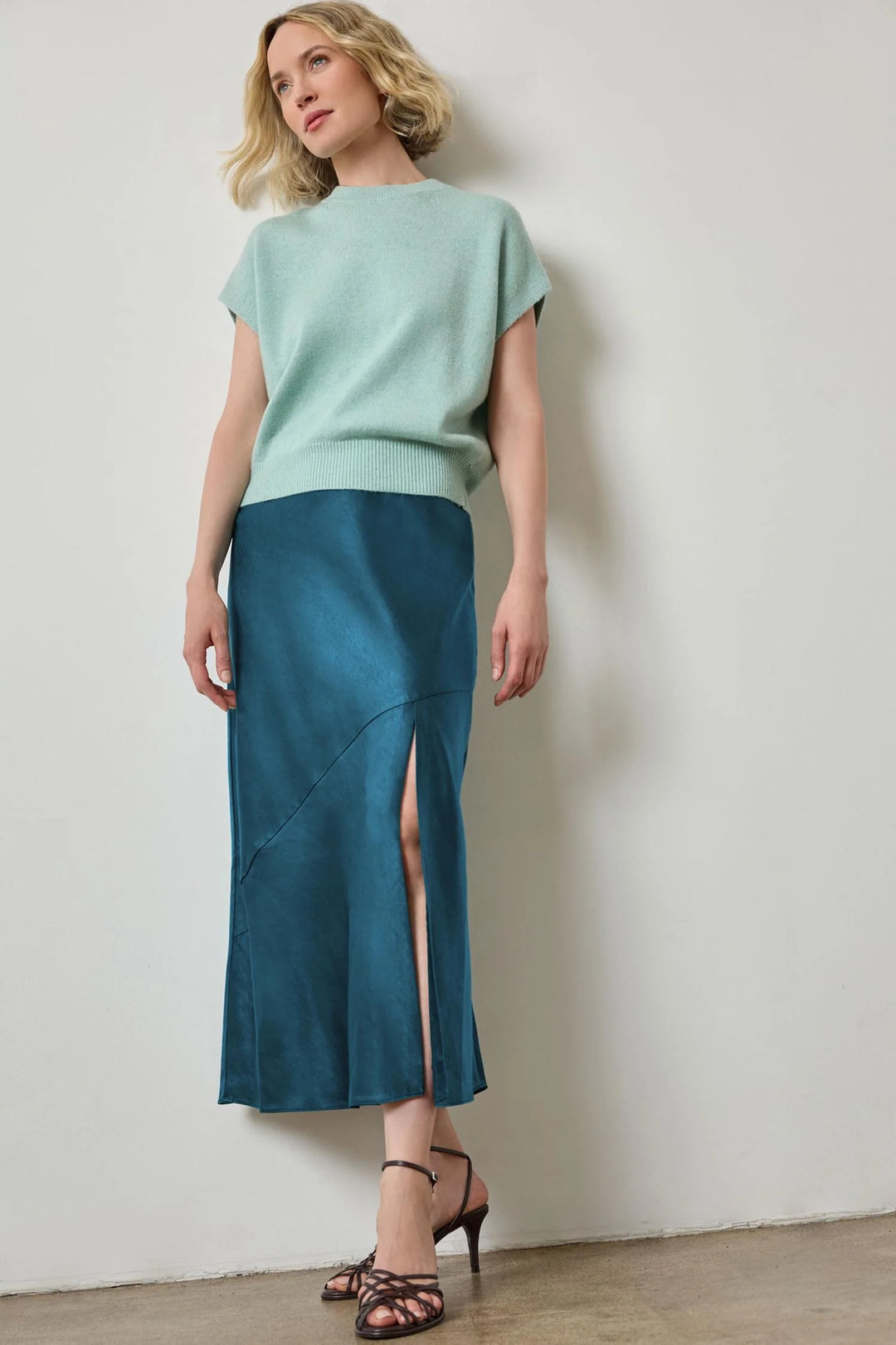 BANDED BOTTOM WEDGE SWEATER