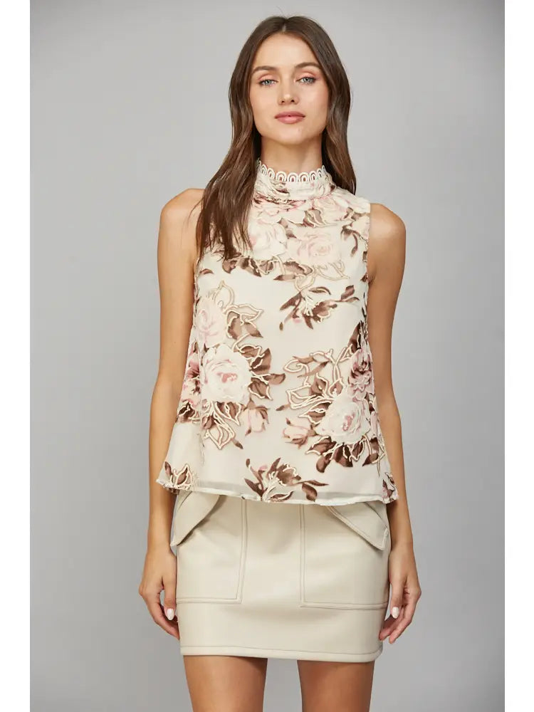 SLEEVELESS TOP WITH SCALLOP TAPE