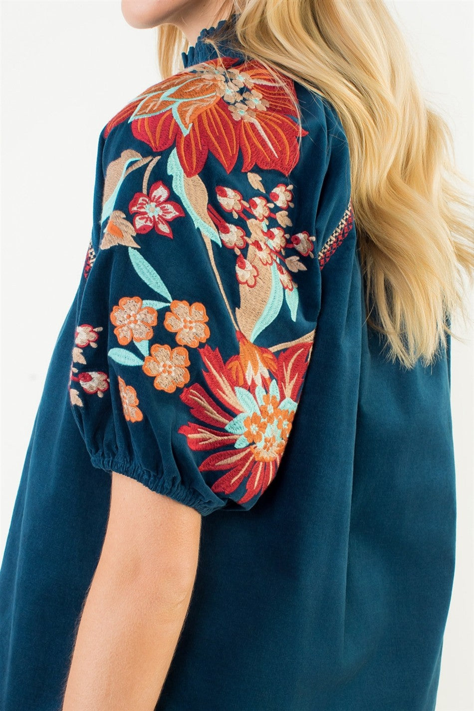FLORAL EMBROIDERED PUFF SLEEVES V-NECK TOP