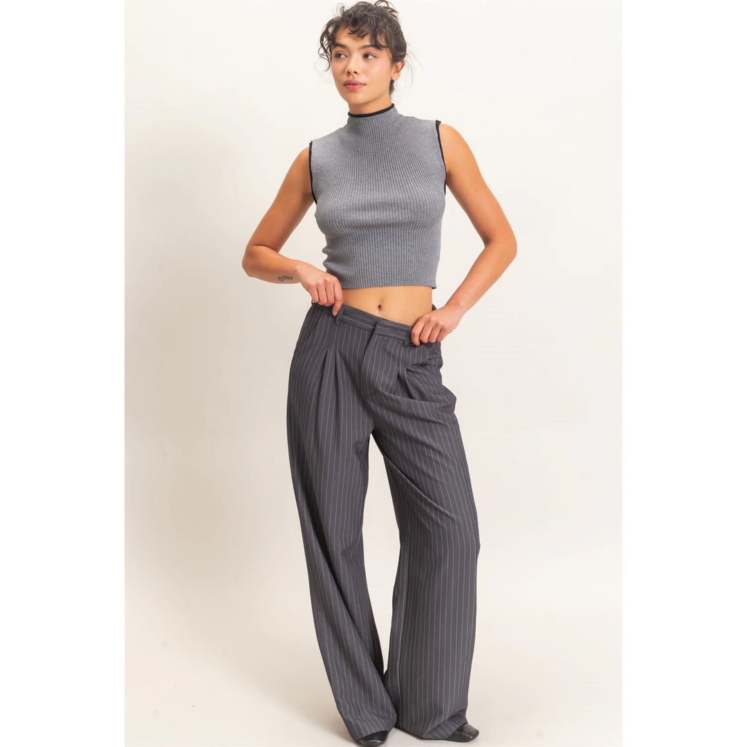 RIBBED MOCK NECK SLEEVELESS TOP