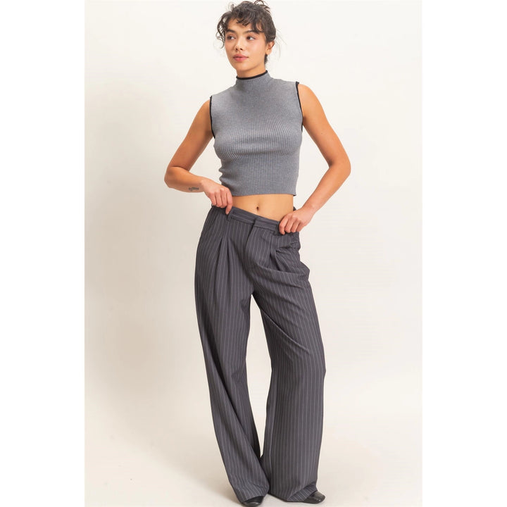 RIBBED MOCK NECK SLEEVELESS TOP