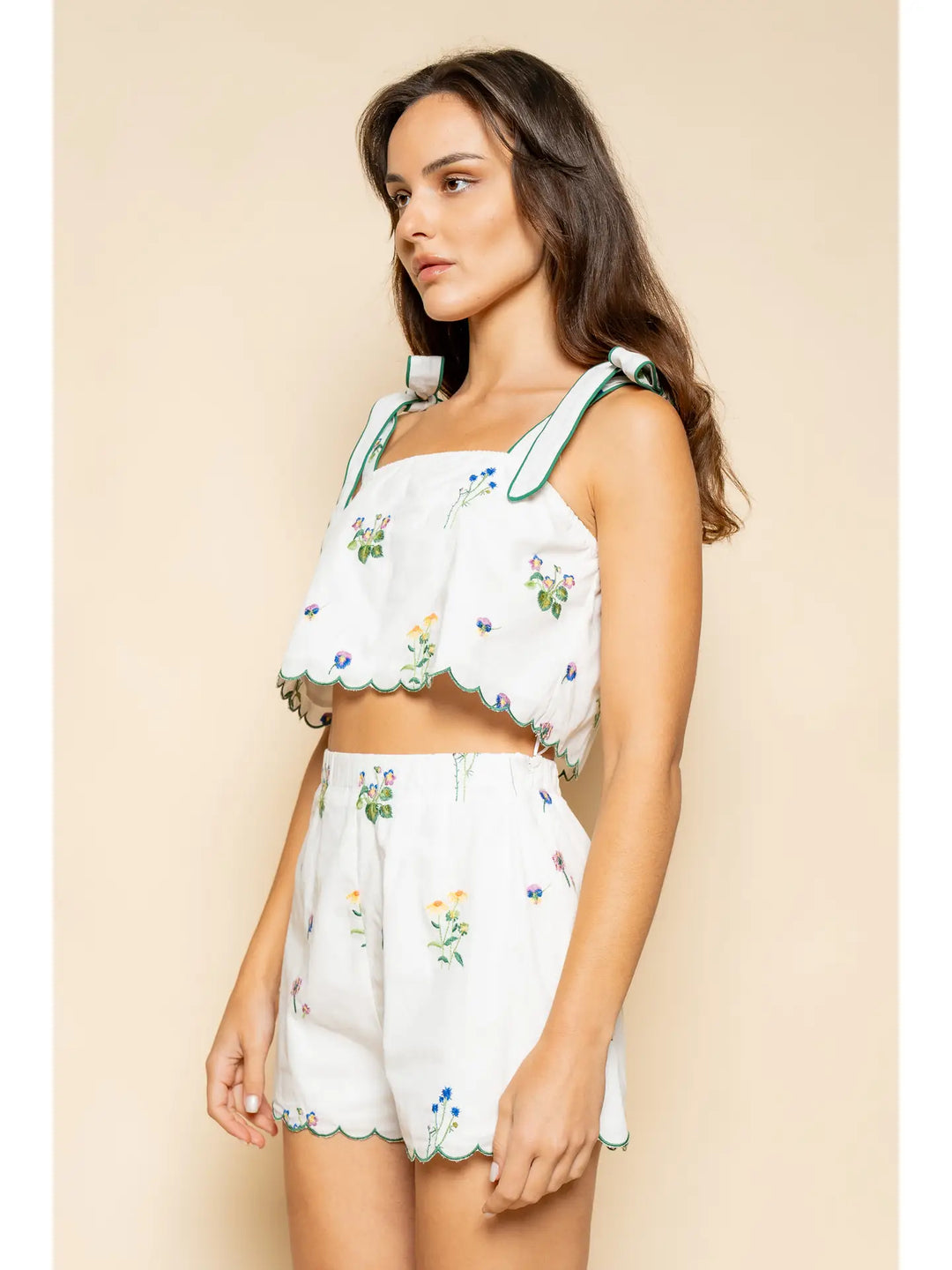 CONTRAST SCALLOP HEM CROP TANK TOP
