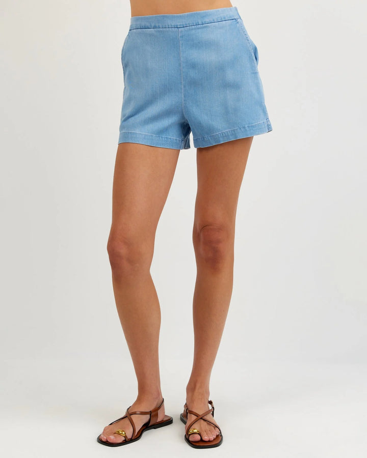 CLEAN FRONT SHORT