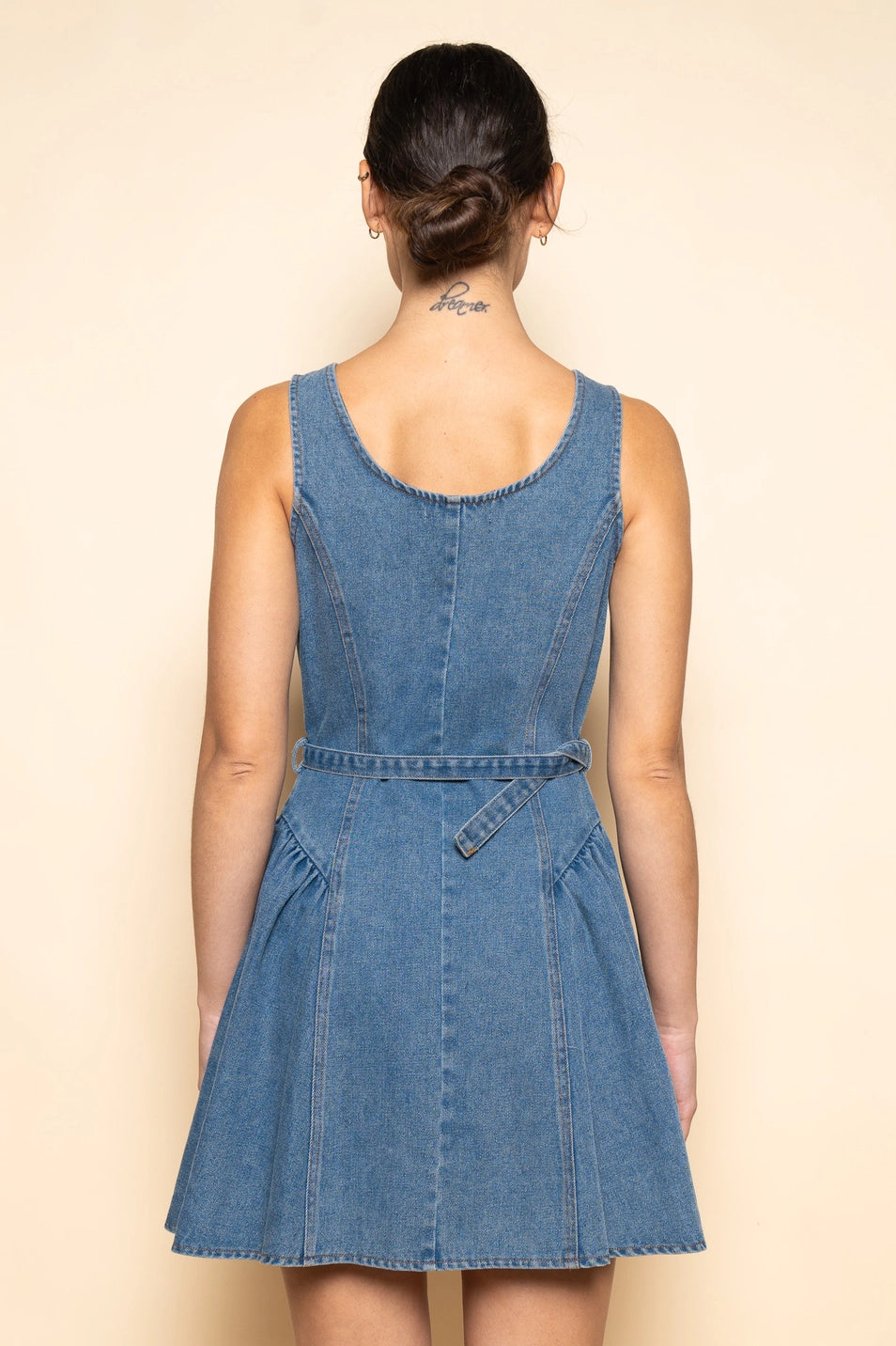 BELTED SIDES SHIRRING DENIM MINI DRESS