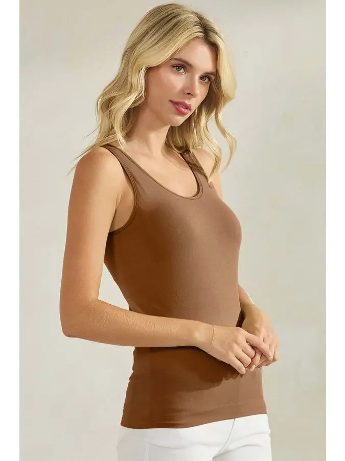 WOMENS REVERSIBLE SEAMLESS TANK WITH BUILT IN BRA